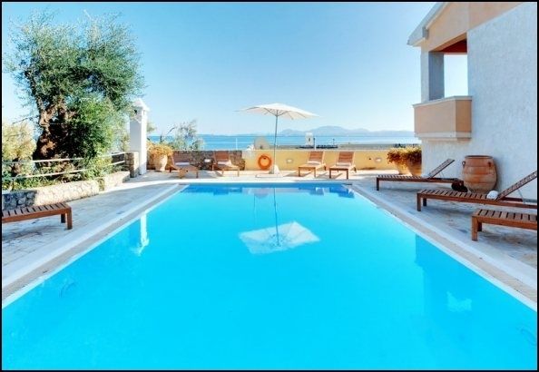 Beachfront Complex of apartments for rent in Corfu COR065
